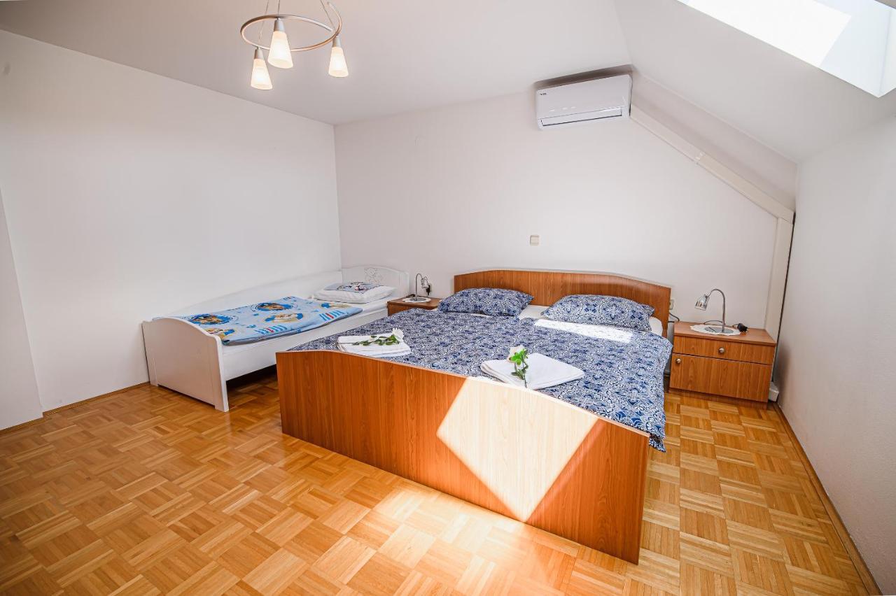 Lena At Aqualuna Apartman *