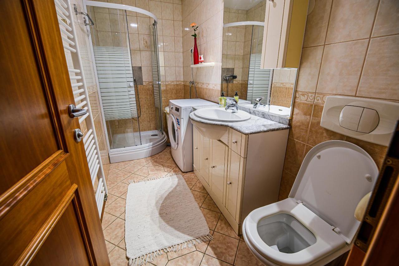 Lena At Aqualuna Apartman Podcetrtek