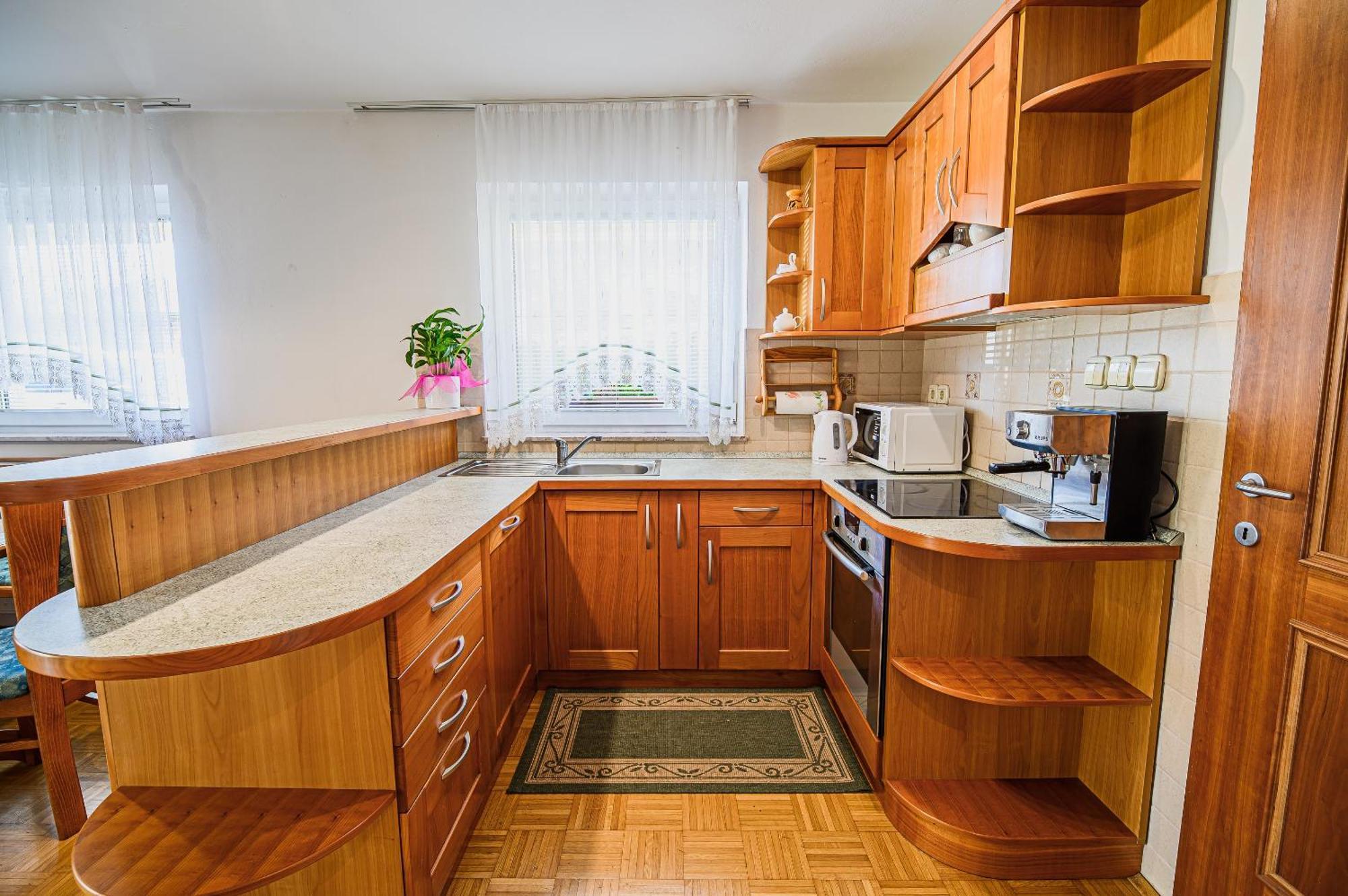Lena At Aqualuna Apartman Podcetrtek